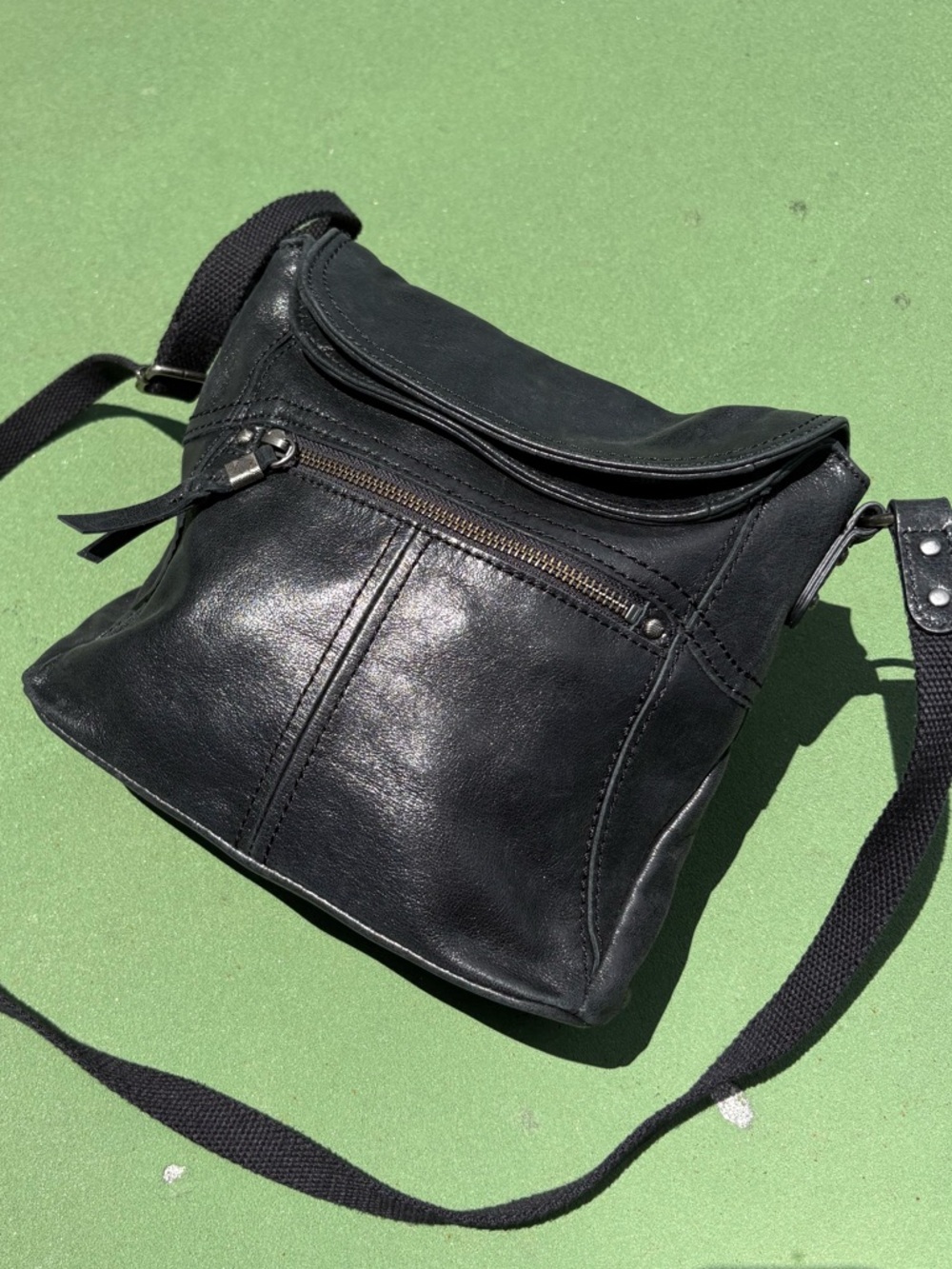 New Soft Leather Black Leather Messenger crossbody Bag with Front Zip Pocket